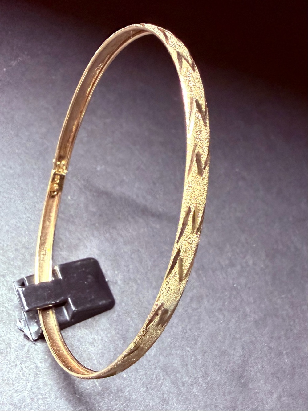 Vintage 10K Yellow Gold Hinged Bangle Bracelet Diamond-Cut Etching Wearable